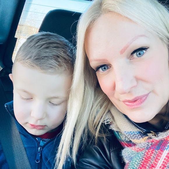 Meet your Posher, Melissa - Picture 2 of 2